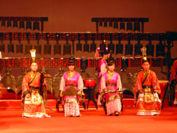 Konzert mit ber 2000 Jahre alten Instrumenten.